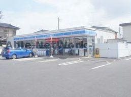 ローソン境町店(コンビニ)まで188m フレスクーラⅢ