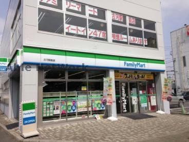 ファミリーマート古河駅前店(コンビニ)まで587m ほりこしビル