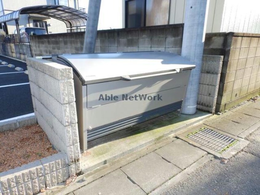 敷地内ゴミ置き場 レ・フレールⅡ