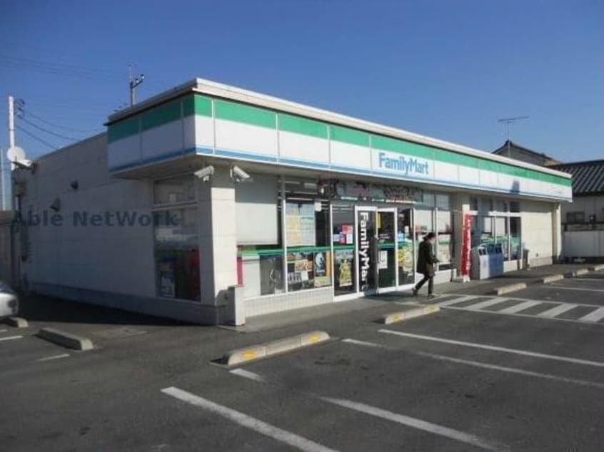 ファミリーマート古河旭町店(コンビニ)まで884m アサヒ　リバーサイド