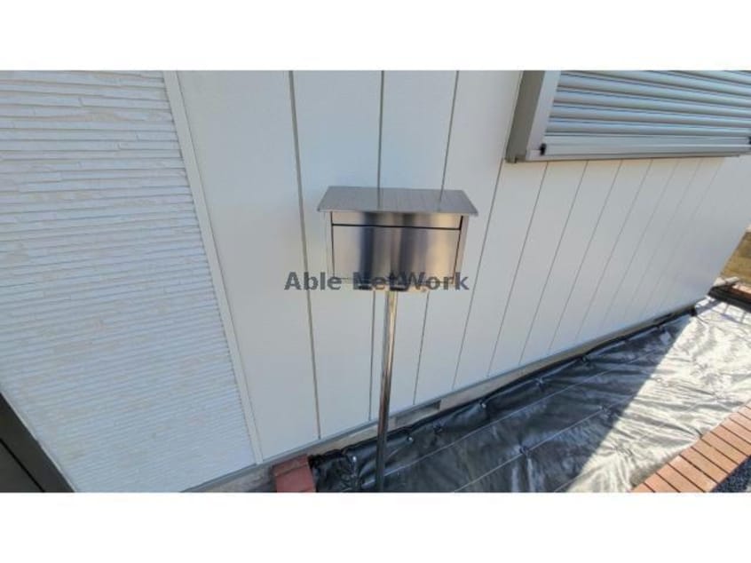 ポスト 古河市関戸1731-3貸家