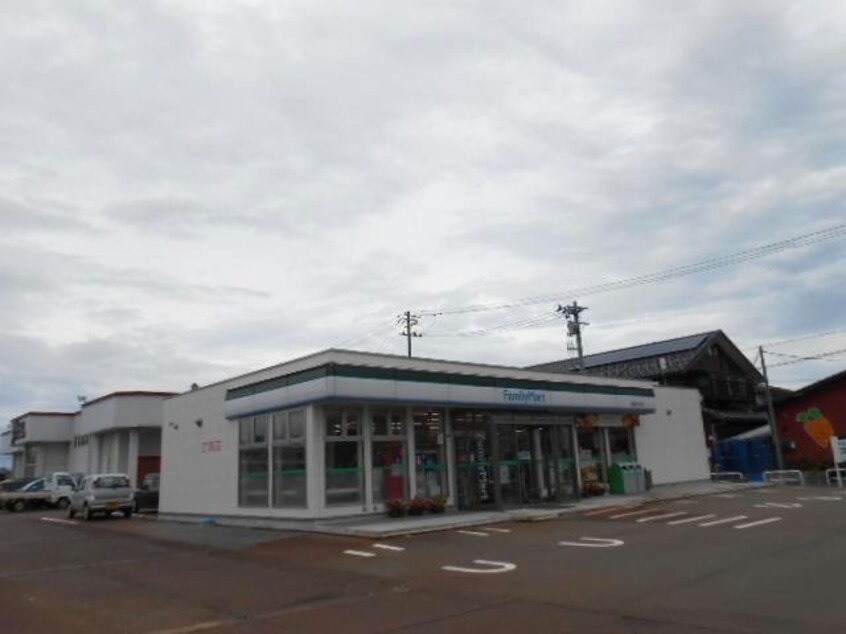 ファミリーマート新発田舟入町店(コンビニ)まで600m 白新線・羽越本線（新潟県内）/西新発田駅 徒歩15分 2階 築15年