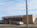 セブンイレブン聖籠網代浜店(コンビニ)まで947m 白新線・羽越本線（新潟県内）/佐々木駅 バス33分JA亀代下車:停歩5分 1階 築13年