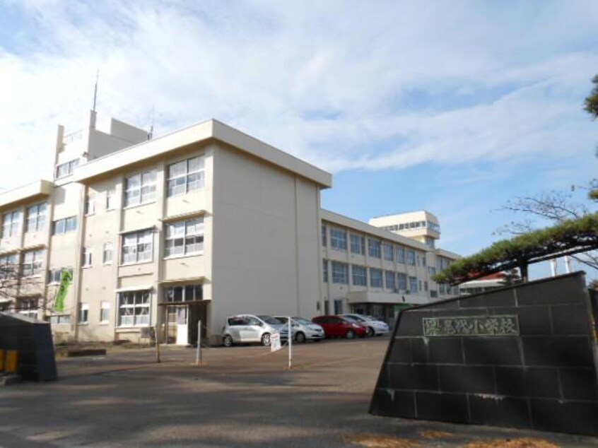 聖籠町立亀代小学校(小学校)まで867m 白新線・羽越本線（新潟県内）/佐々木駅 バス33分JA亀代下車:停歩5分 1階 築13年