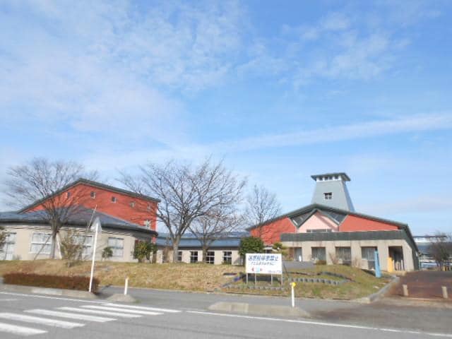 聖籠町立聖籠中学校(中学校/中等教育学校)まで3444m 白新線・羽越本線（新潟県内）/佐々木駅 バス33分JA亀代下車:停歩5分 1階 築13年