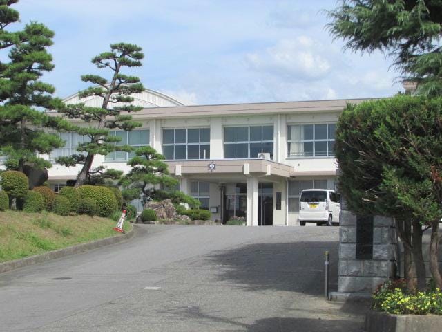 新発田市立東中学校(中学校/中等教育学校)まで1372m 白新線・羽越本線（新潟県内）/新発田駅 バス18分天の原下車:停歩2分 2階 築15年