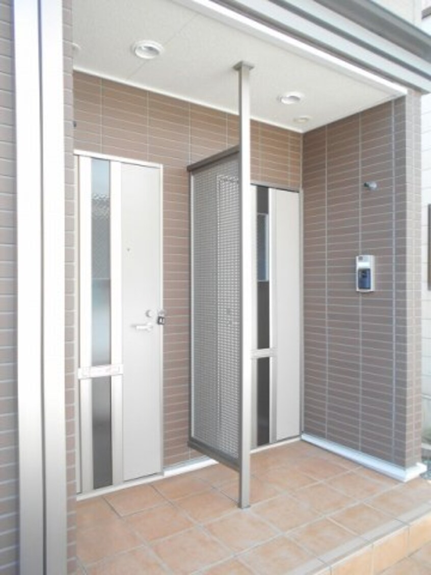 エントランス サンリット　ヴィラ