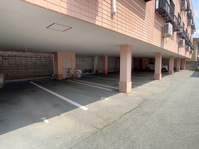 車をお持ちの方に嬉しい駐車場付きの物件です ルニベール