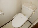 落ち着いた色調のトイレです クックデュオ