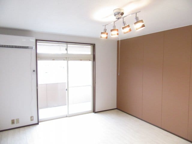 ゆったりした洋室です せのコーポ