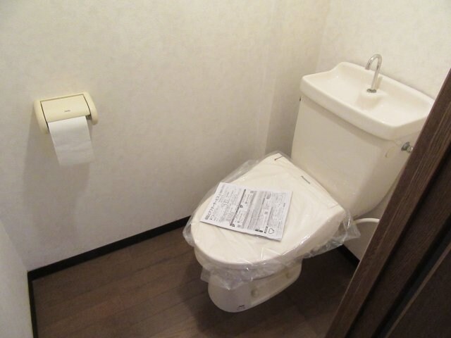 ゆったりとした空間のトイレです ラビットハウスみるだろーこ