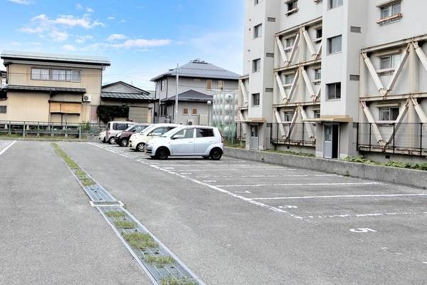 駐車スペースもあります 奥羽本線・山形線/乱川駅 徒歩15分 3階 築53年