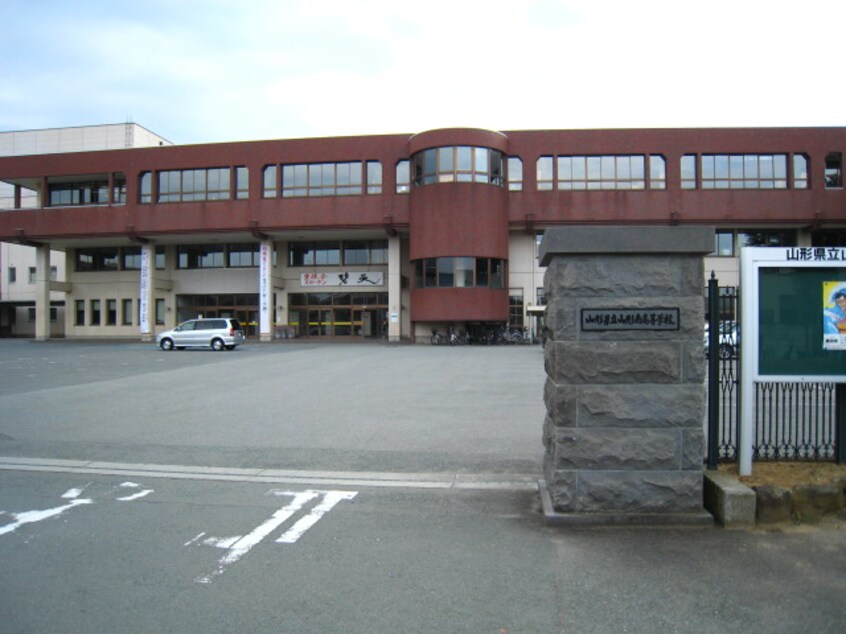 山形県立山形南高等学校(高等学校/高等専門学校)まで400m ｙ’ｓ東原