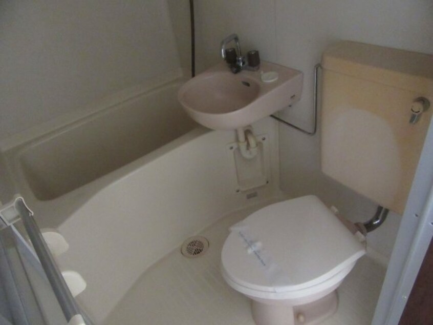 ゆったりとした空間のトイレです アーバンハイツ