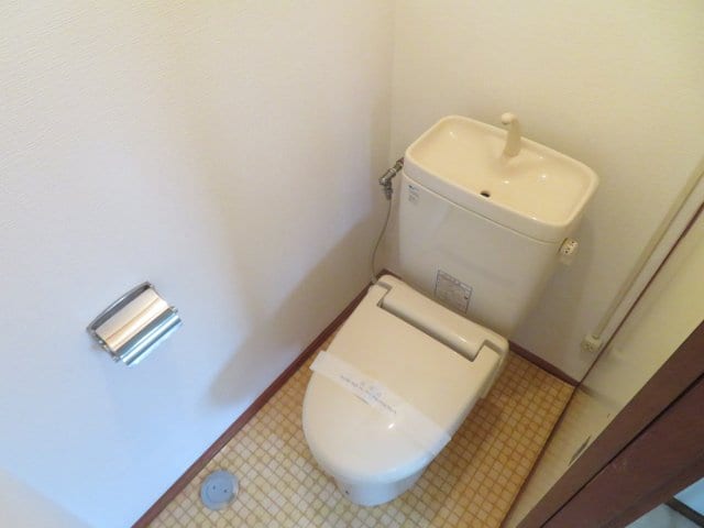 コンパクトで使いやすいトイレです コーポからまつ