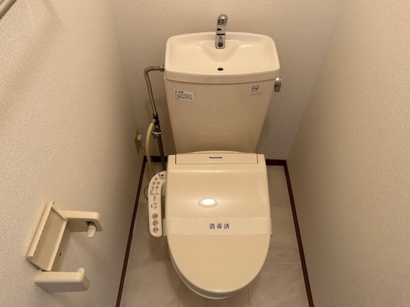 温水洗浄便座付きトイレ ブォナ・ジョルナータ