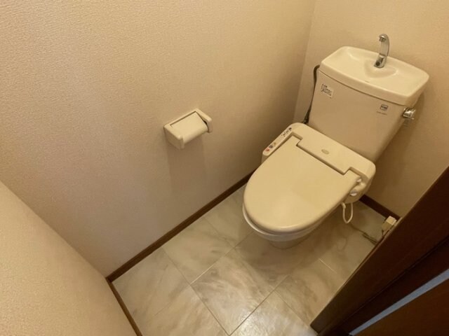 温水洗浄便座付きトイレ メゾン２８６