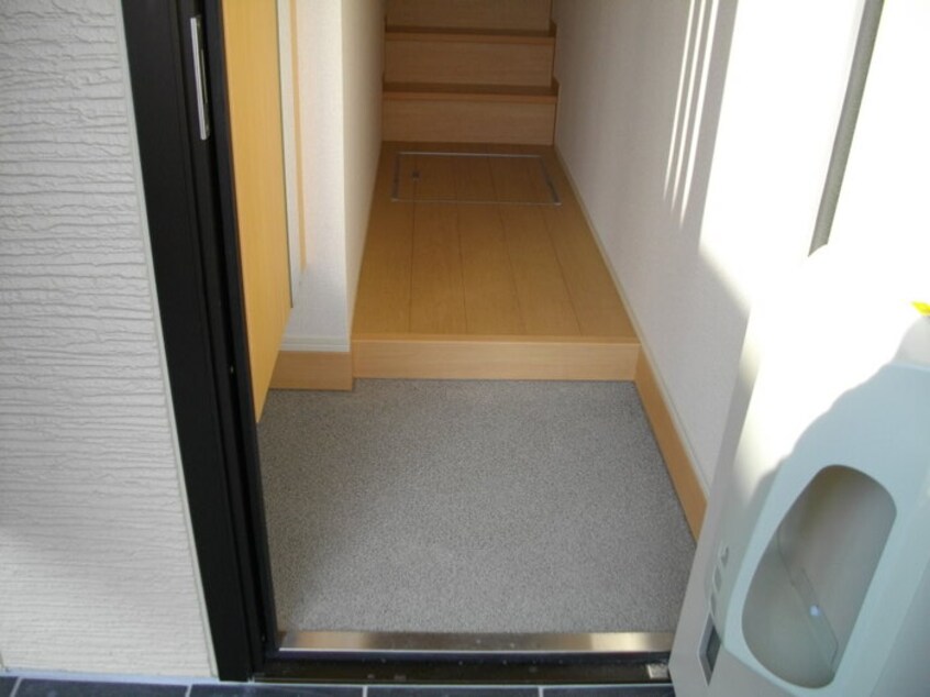 玄関（内側） フォレスタ中央