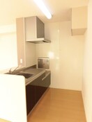 天井収納付の広々キッチン♪ スリー・スター Ⅳ号館 Ａ