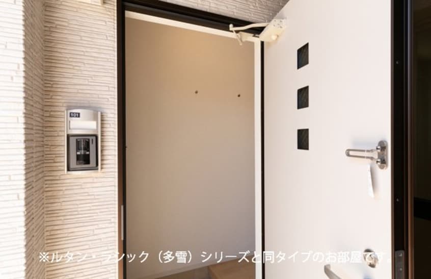 玄関 フォンテーヌⅢ　Ｃ