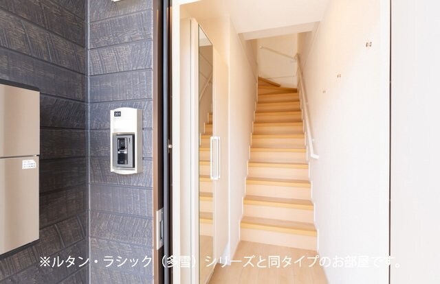 玄関 フォンテーヌⅢ　Ｃ