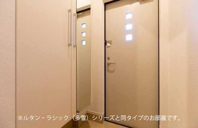 玄関 フォンテーヌⅢ　Ｃ