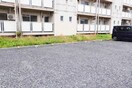 駐車場に車を止められます ビレッジハウス高屋2号棟