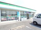 ファミリーマート羽島北店(コンビニ)まで831m Fontaine Yoshida