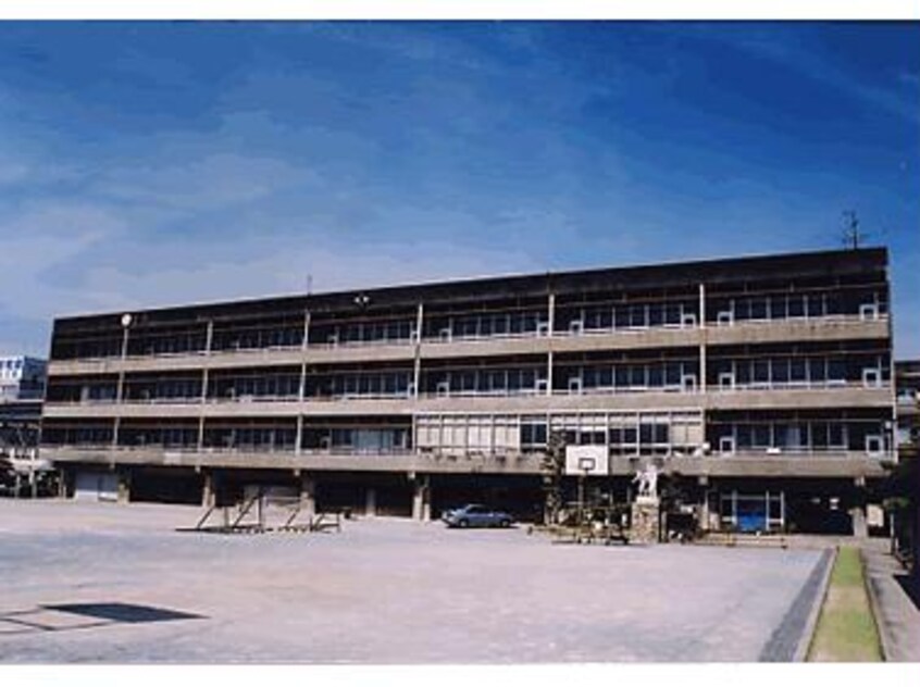 羽島市立羽島中学校(中学校/中等教育学校)まで2470m エスティーロ