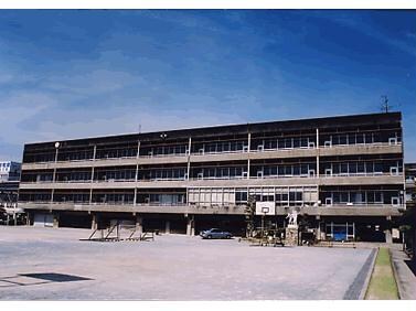 羽島市立羽島中学校(中学校/中等教育学校)まで2470m エスティーロ