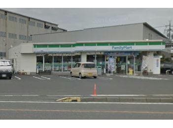 ファミリーマート柳津高桑店(コンビニ)まで1048m フィレンツェ岐阜