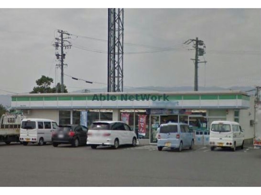 ファミリーマート安八輪之内町店(コンビニ)まで986m エスポワール輪之内Ⅱ