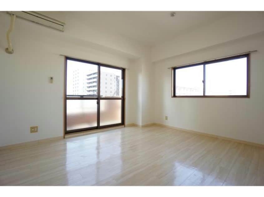 嬉しい角部屋！ プチメゾン元浜館