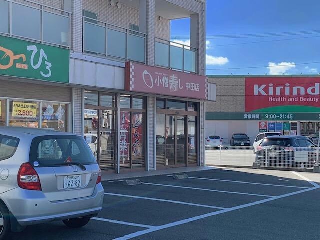 小僧寿し小松島中田店(その他飲食（ファミレスなど）)まで808m オリーブA・B