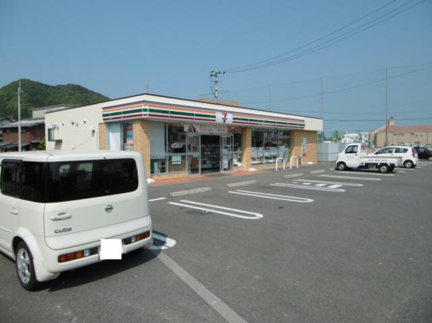 セブンイレブン小松島中田町店(コンビニ)まで551m プリムヴェールＡ