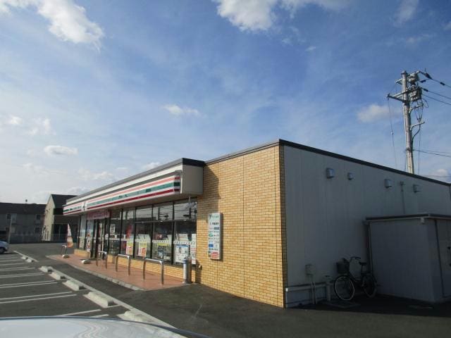セブンイレブン小松島金磯町店(コンビニ)まで308m ティファニーハイツⅠ・Ⅱ