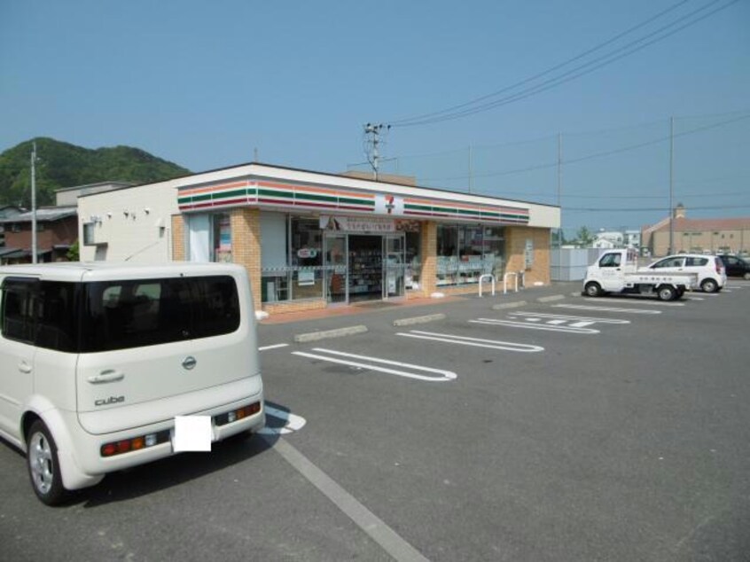 セブンイレブン小松島中田町店(コンビニ)まで573m 蛭子ガーデンテラス