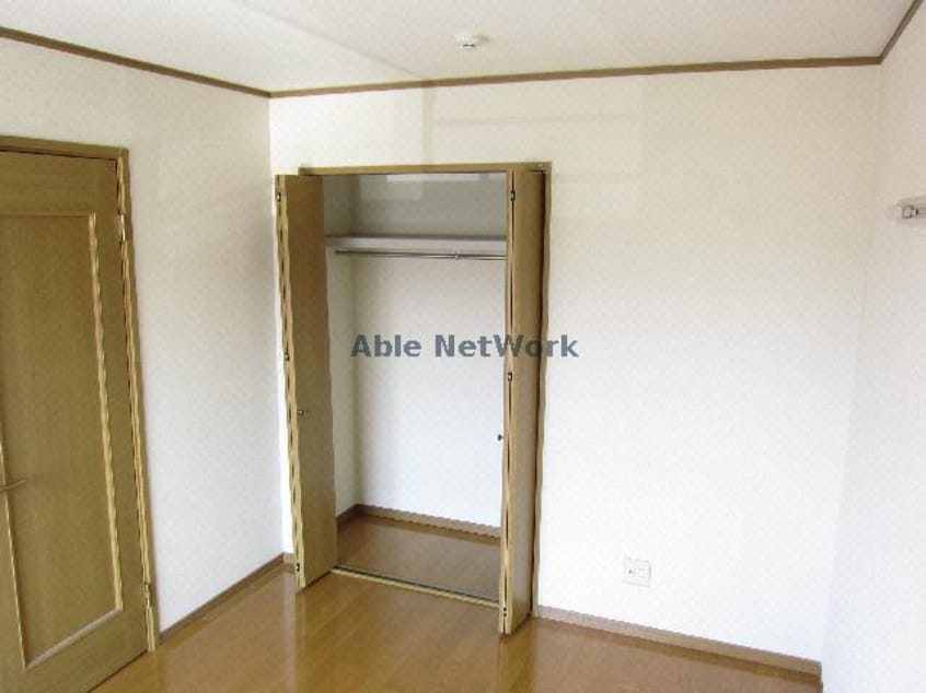 洋６(南側)・収納 ヨーロピアンシャレー芝