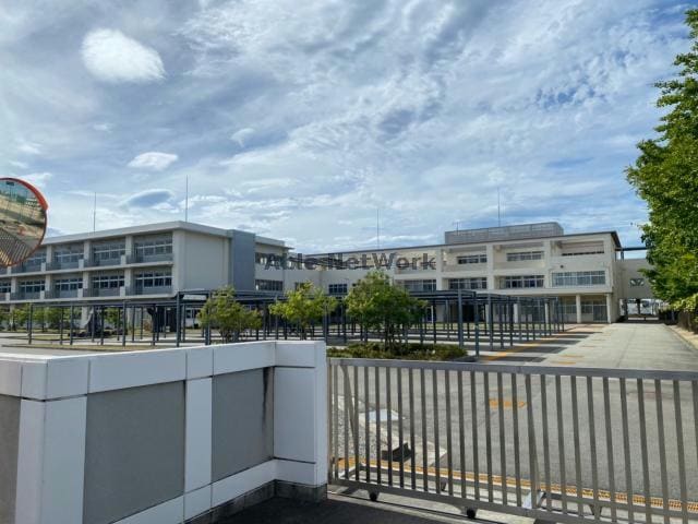 阿南市立阿南第一中学校(中学校/中等教育学校)まで1470m シャーメゾン霧ヶ峰