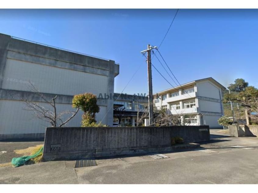 阿南市立津乃峰小学校(小学校)まで1245m リブ・グリーン