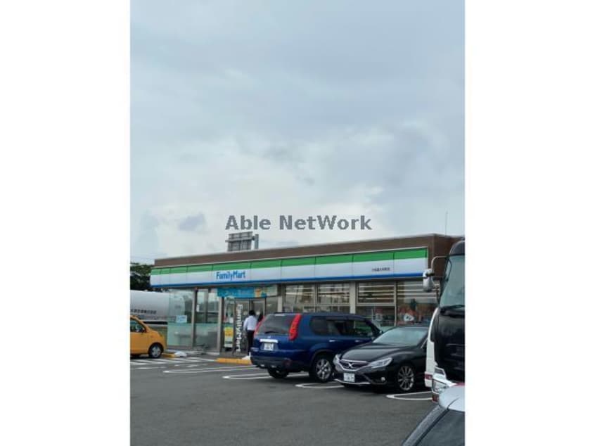 ファミリーマート小松島大林町店(コンビニ)まで550m サニースクエアＡ・Ｂ