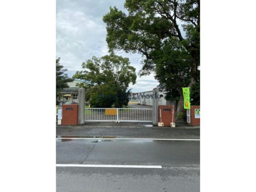 小松島市立立江小学校(小学校)まで2622m アンソレイエ 赤石