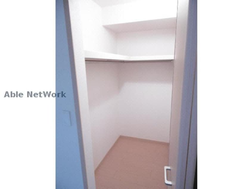 ウォークインクローゼ カリーナガーデン