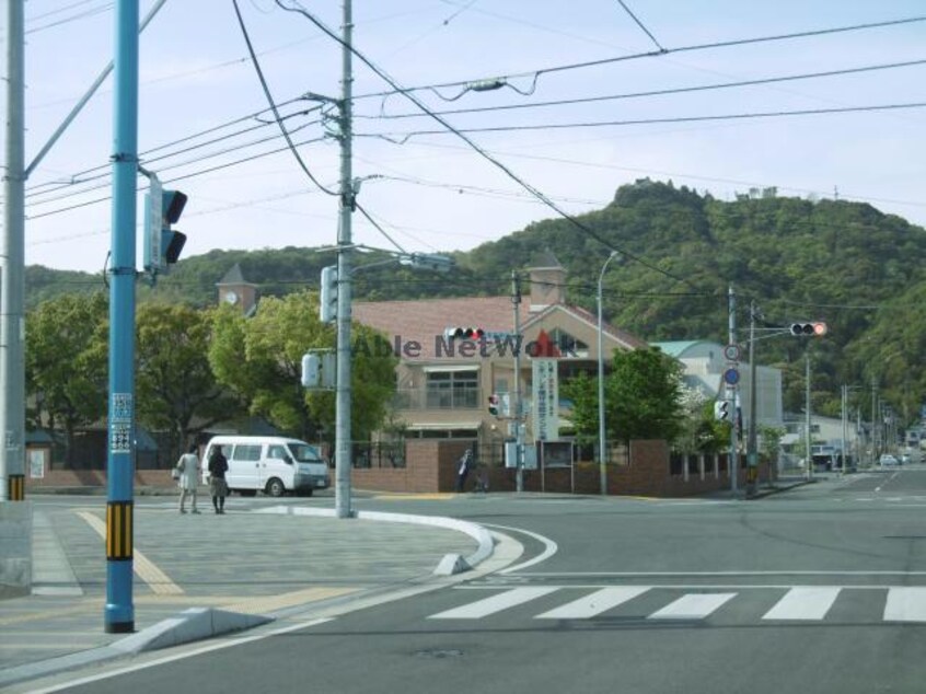 こまつしま健祥会認定こども園(幼稚園/保育園)まで685m コーポ荒木