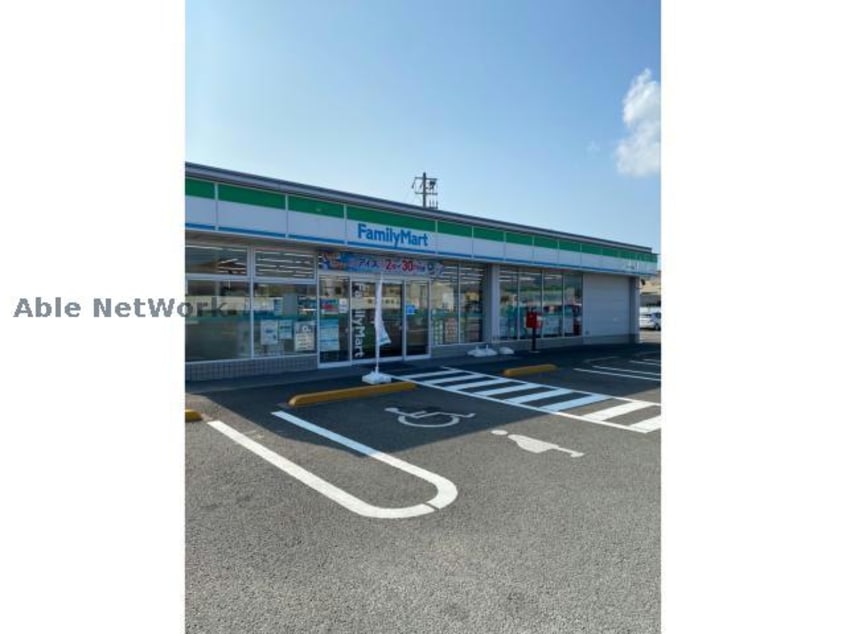 ファミリーマート小松島金磯店(コンビニ)まで648m セレブリティＣ