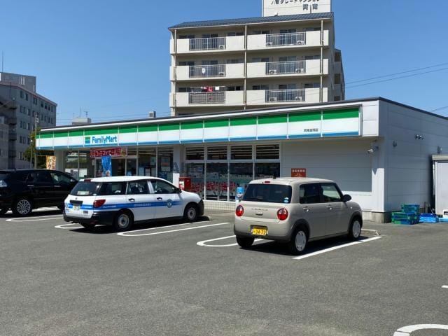 ファミリーマート阿南富岡店(コンビニ)まで422m ルミナス富岡Ａ