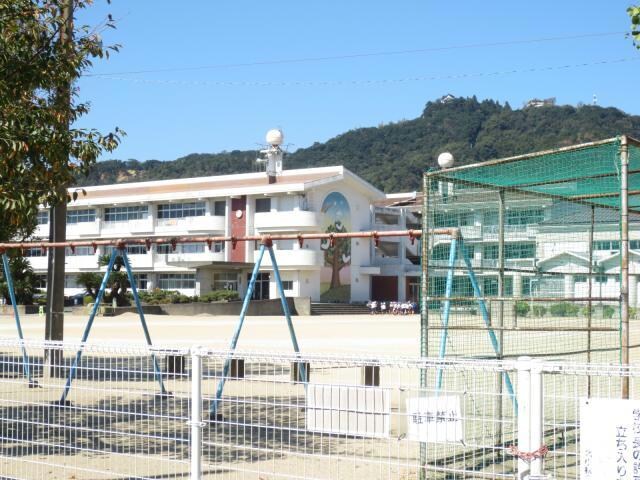 小松島市立北小松島小学校(小学校)まで830m プリムヴェールＢ