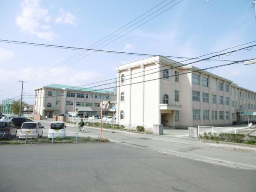 小松島市立小松島中学校(中学校/中等教育学校)まで558m ボンヌ・シャンスⅡ