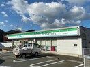 ファミリーマート法花大谷町店(コンビニ)まで484m グラチチュードⅣ