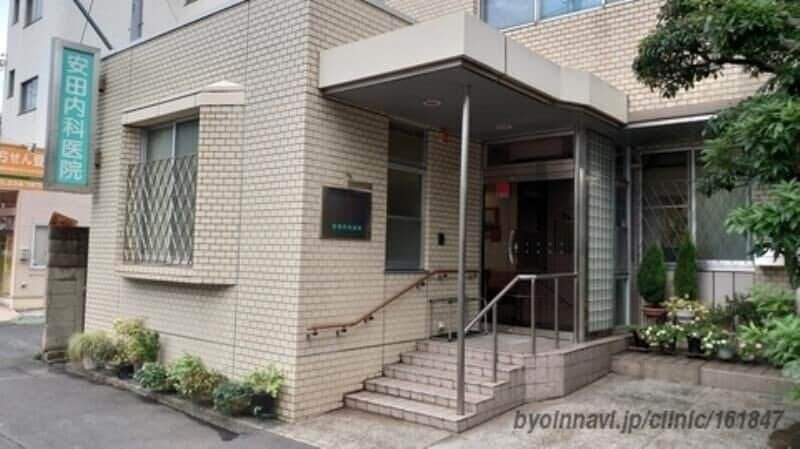 安田内科医院(病院)まで382m リビングタウン旭川　Ｅ